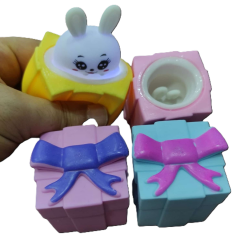 Toptan Sıkmalı Işıklı Hediye Kutusu- Tavşan Çıkan Oyuncak