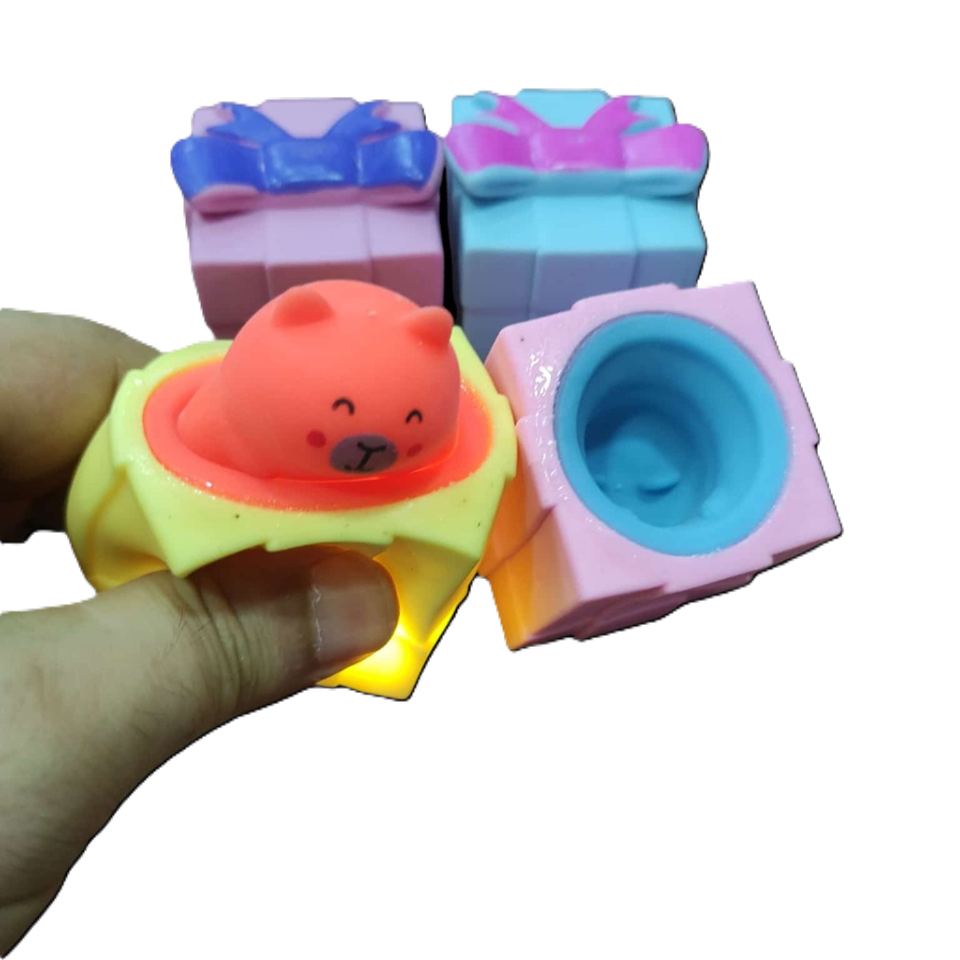 Toptan Sıkmalı Işıklı Hediye Kutusu- Ayıcık Çıkan Oyuncak