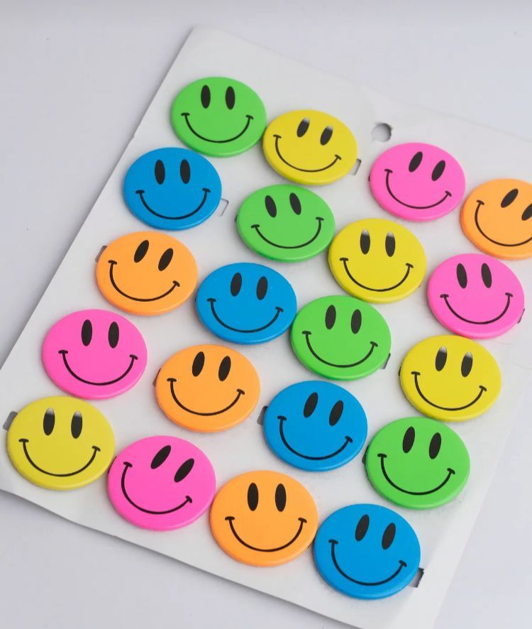 Toptan Rozet Renkli Gülen Yüz